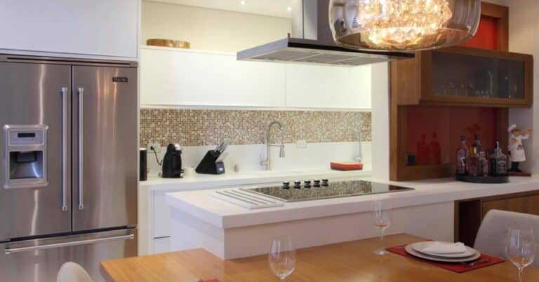 Bright modern kitchen in a furnished suite